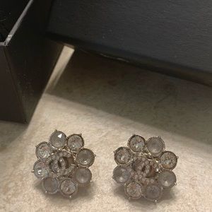 Preloved authentic Chanel flower stud earring